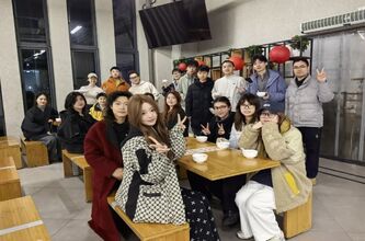 管弦声暖上元夜，师生同心 ...