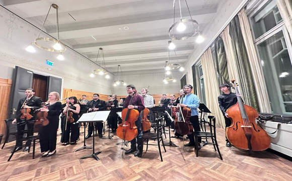 新年好！一起接收来自西班 ...